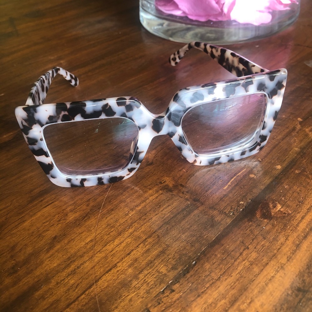 Tortoise shell prescription frames